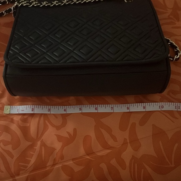 Tory Burch Black Quilted Shoulder Bag with Gold Chain - Picture 9 of 11